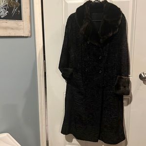 Crushed velvet with fur cuffs and collar